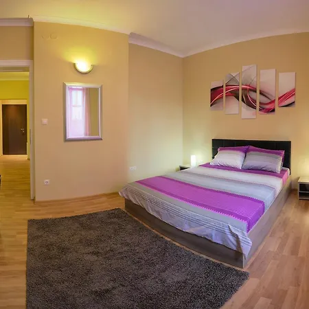 Astoria Apartment *